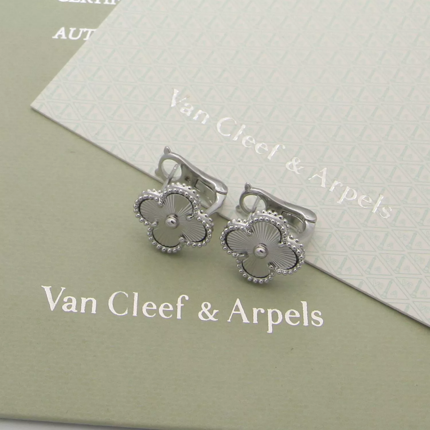 van cleef  arpels boucles doreilles pour femme s_1271173